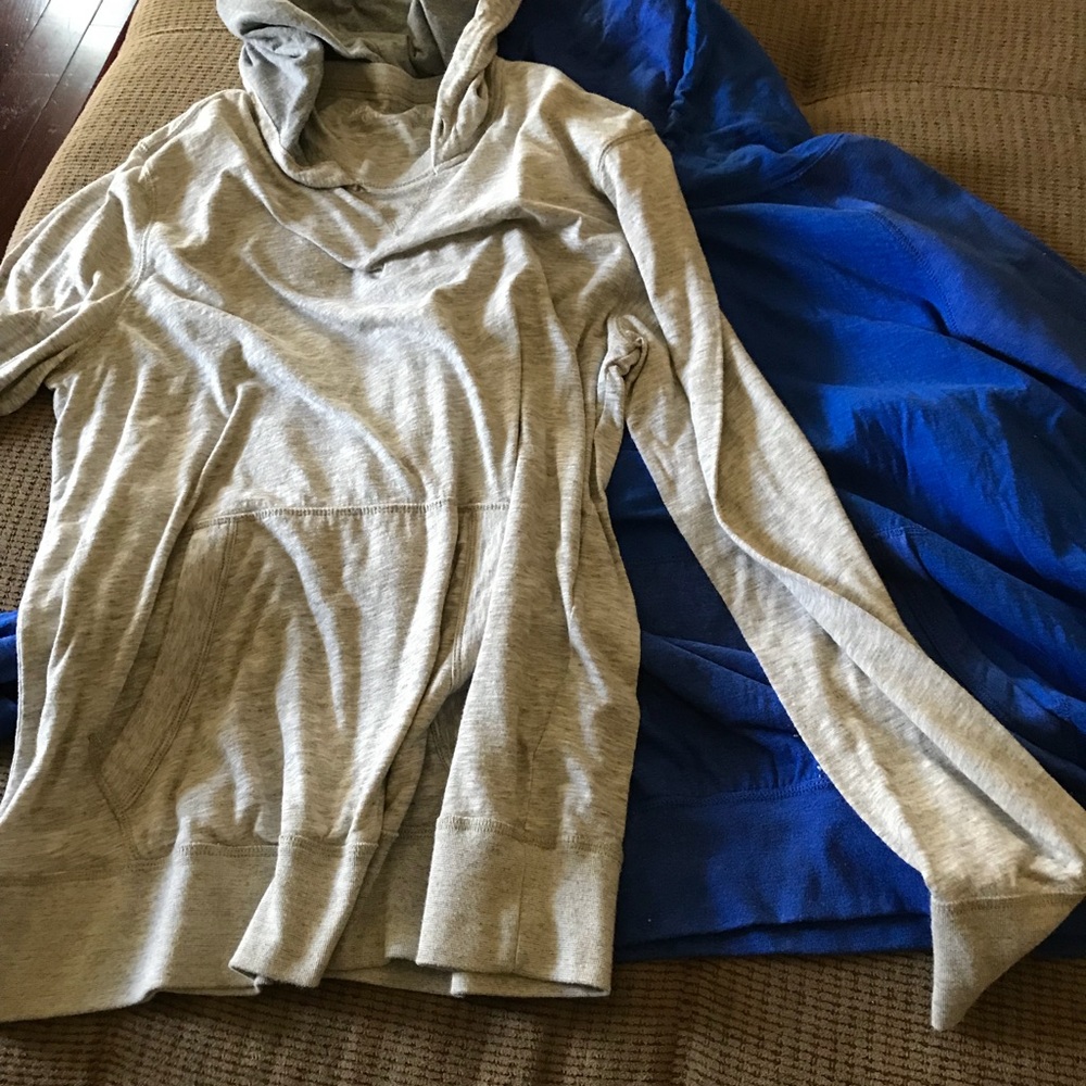 Hooded long sleeve shirt